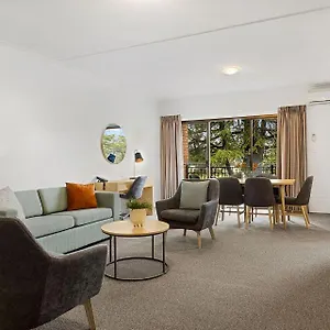 Oxley Court Serviced Aparthotel Canberra