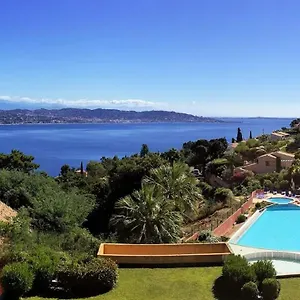 https://rousseau.fr-provencehotel.com